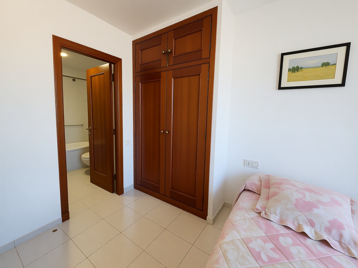 Apartamento em primeira linha de praia em Alicante — Quarto