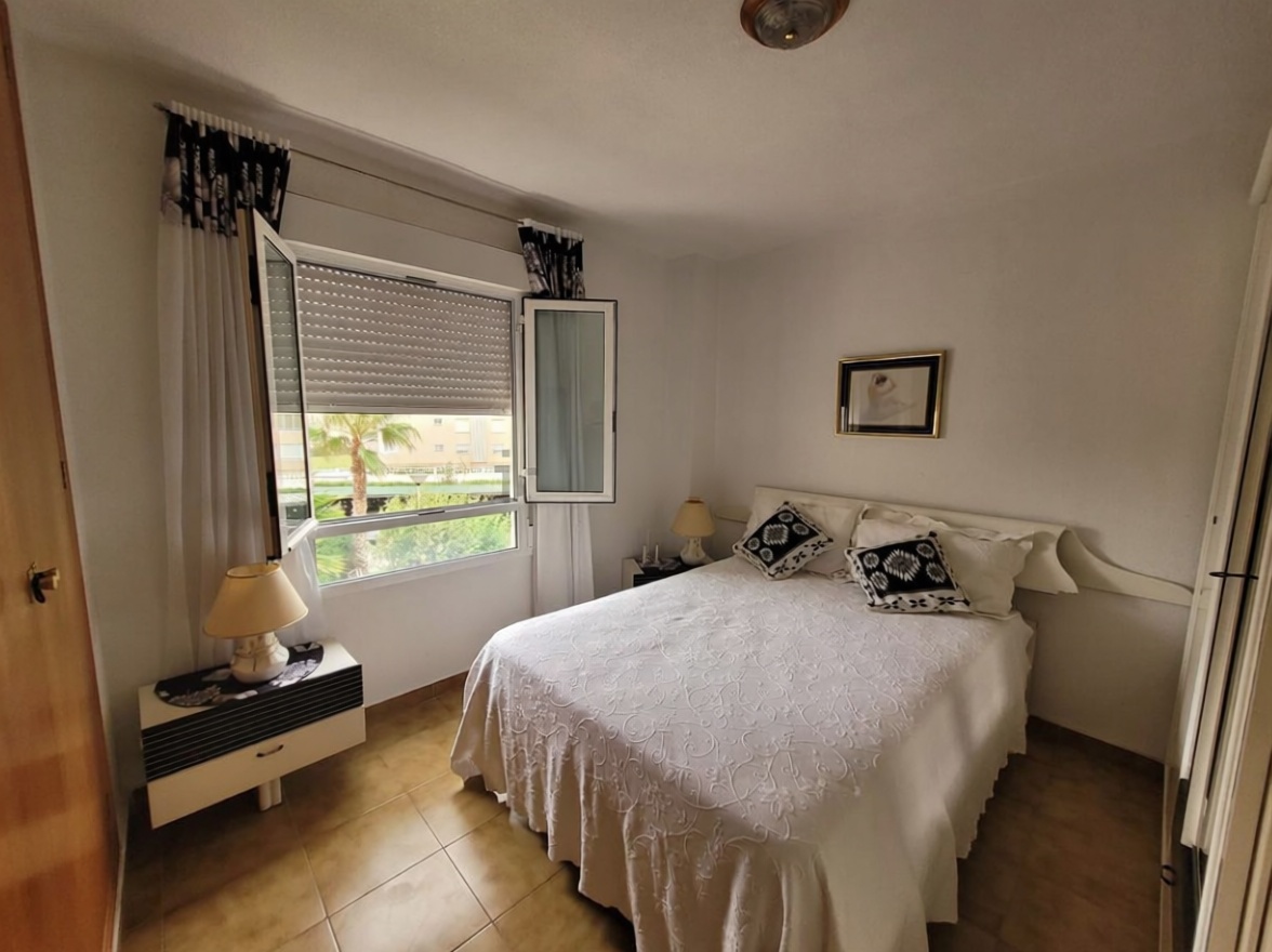 Apartamento em primeira linha de praia em Alicante — Quarto