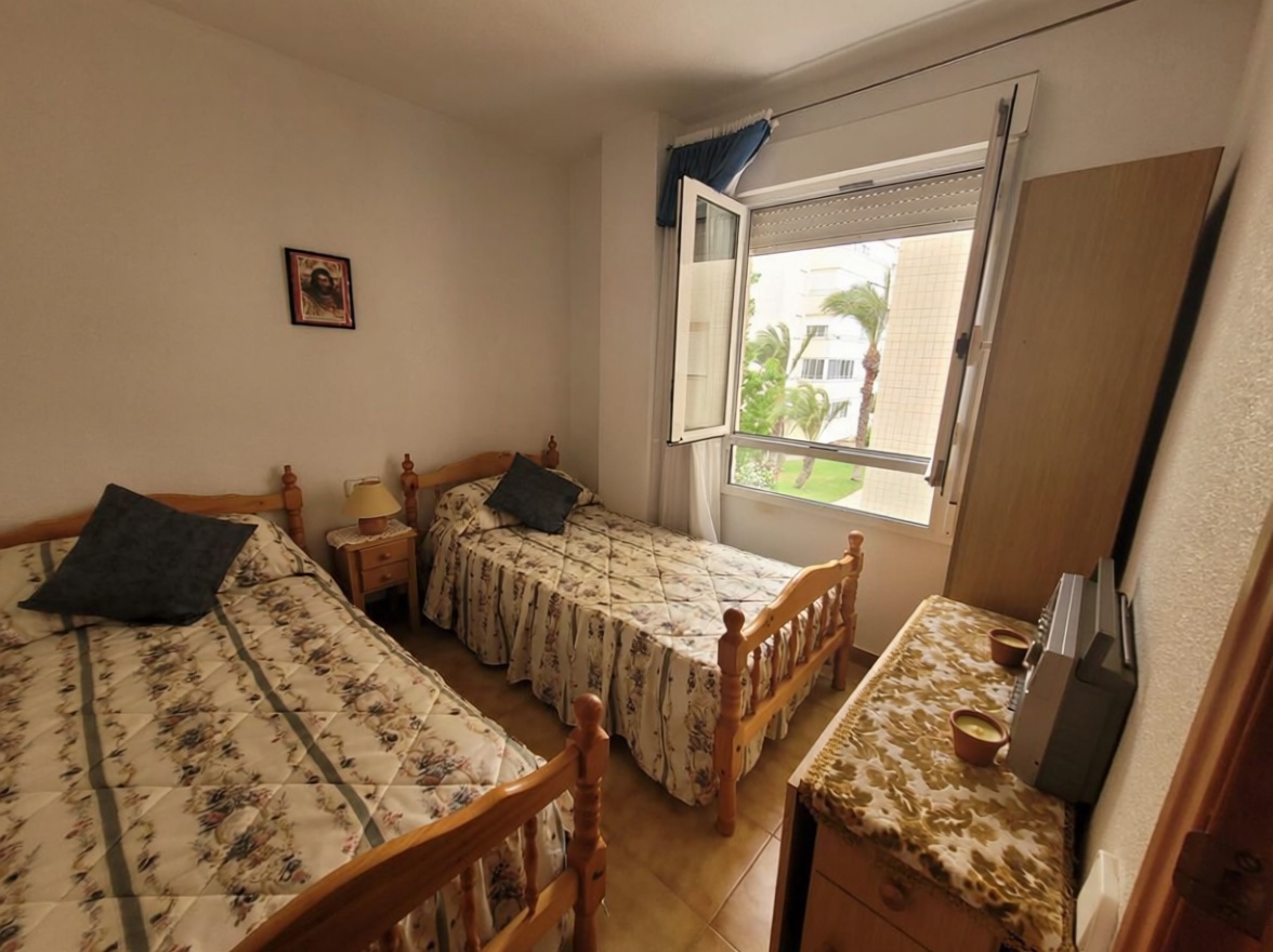 Apartamento em primeira linha de praia em Alicante — Quarto