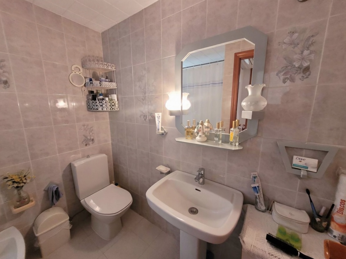 Apartamento em primeira linha de praia em Alicante — Casa banho