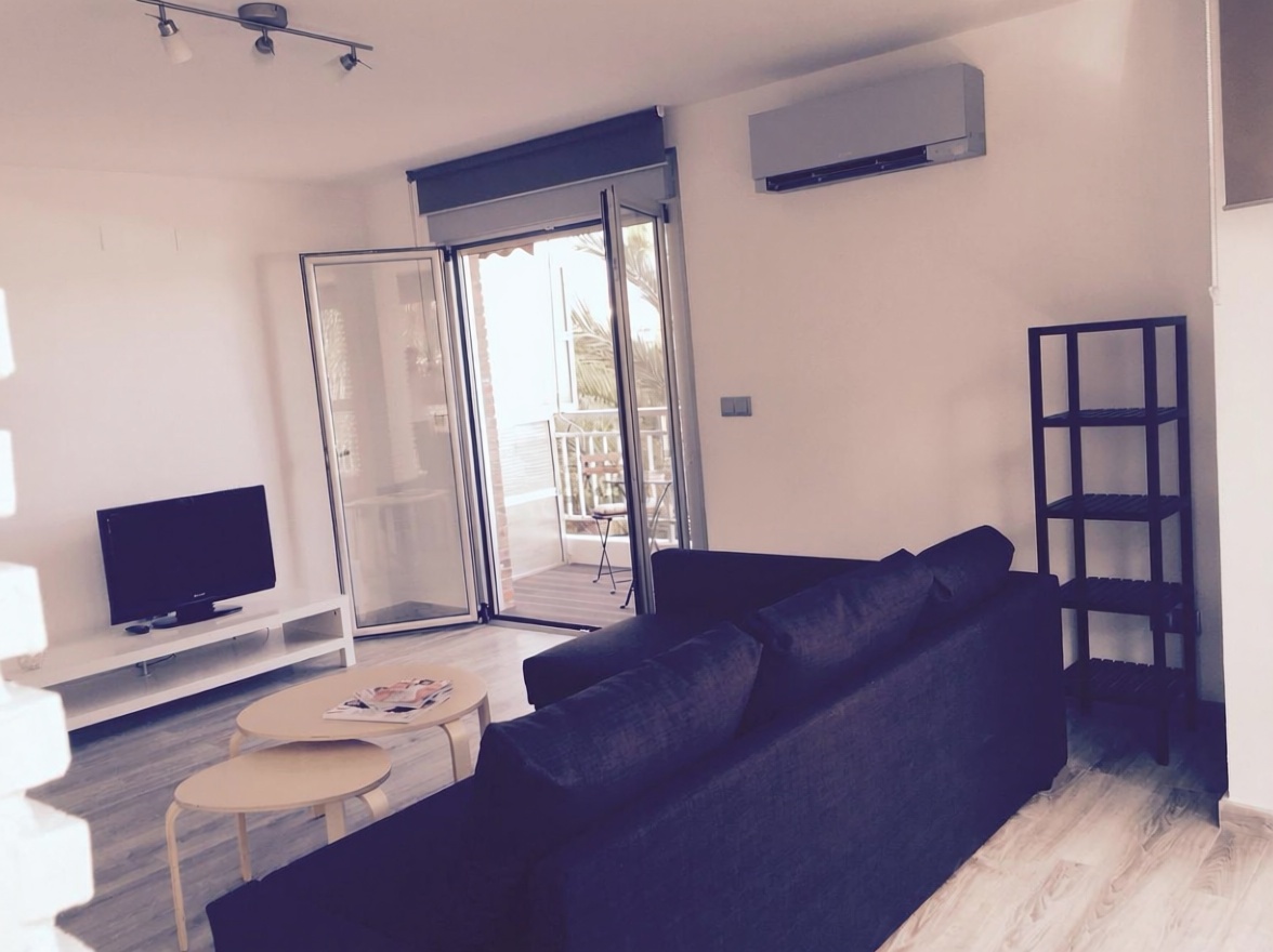 Estúdio em primeira linha de praia em Alicante — Sala