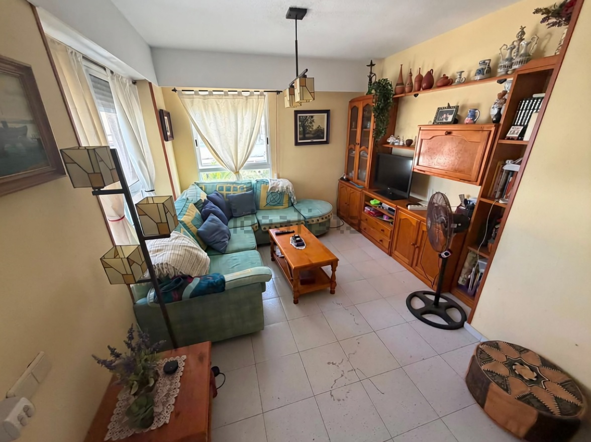 Wohnung in erste Strandlinie in Alicante — Wohnzimmer