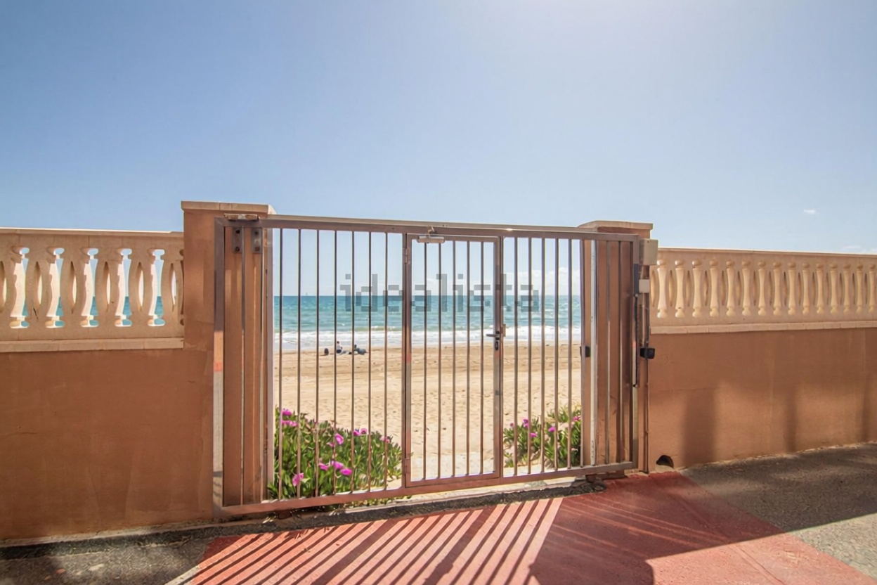Wohnung in erste Strandlinie in Elche