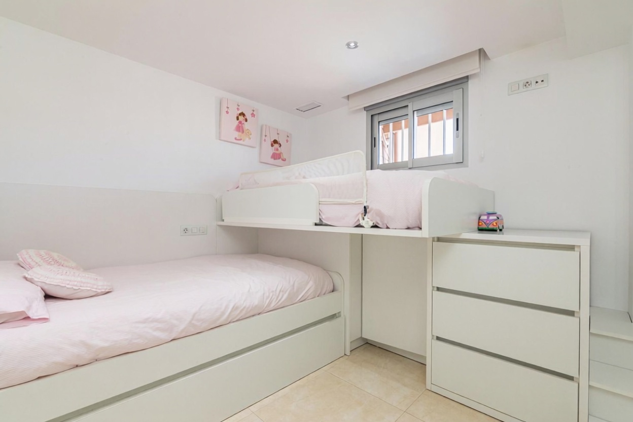 Wohnung in erste Strandlinie in Elche — Schlafzimmer