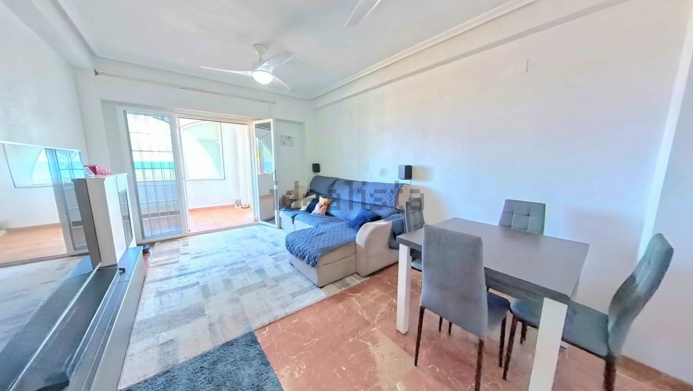 Beachfront flat in Elche — Living room