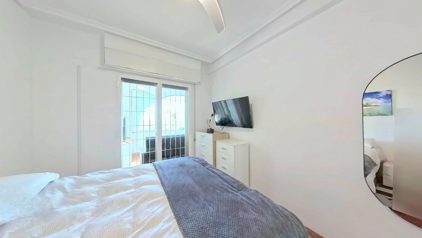 Beachfront flat in Elche — Bedroom