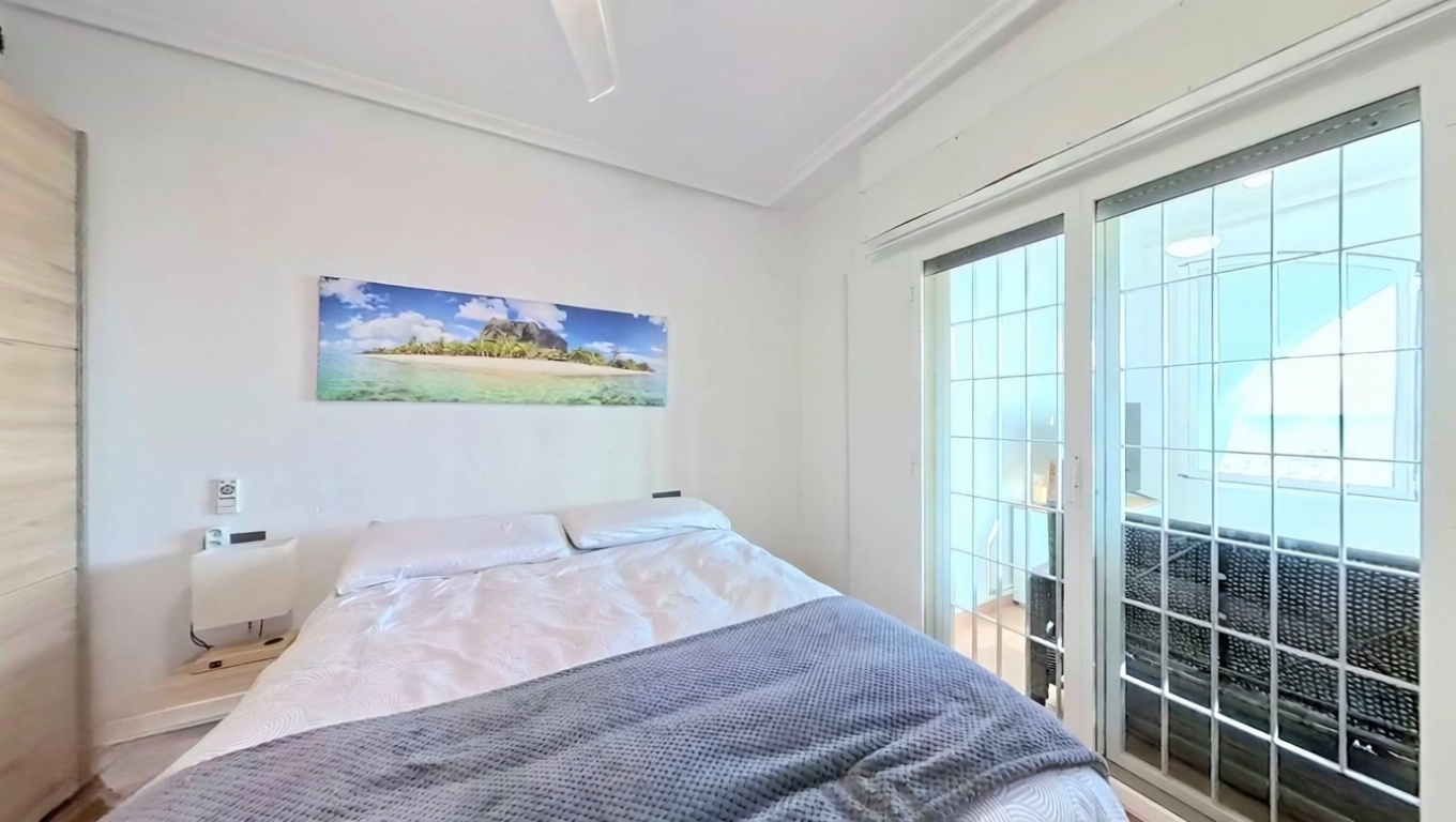 Beachfront flat in Elche — Bedroom