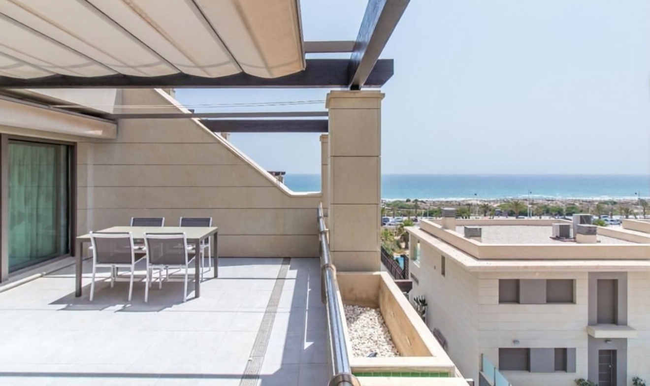 Wohnung in erste Strandlinie in Elche — Meerterrasse