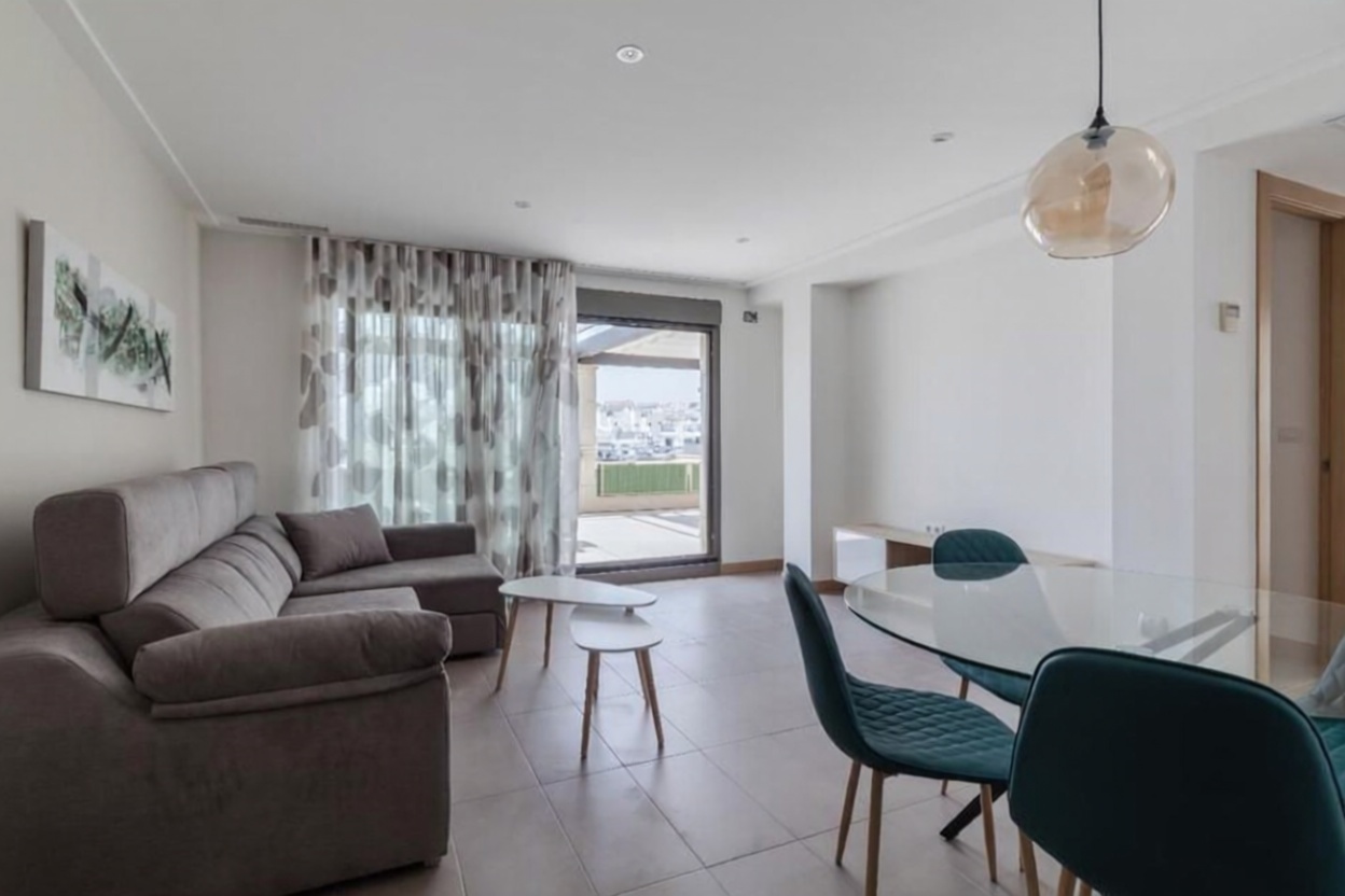 Wohnung in erste Strandlinie in Elche — Wohnzimmer