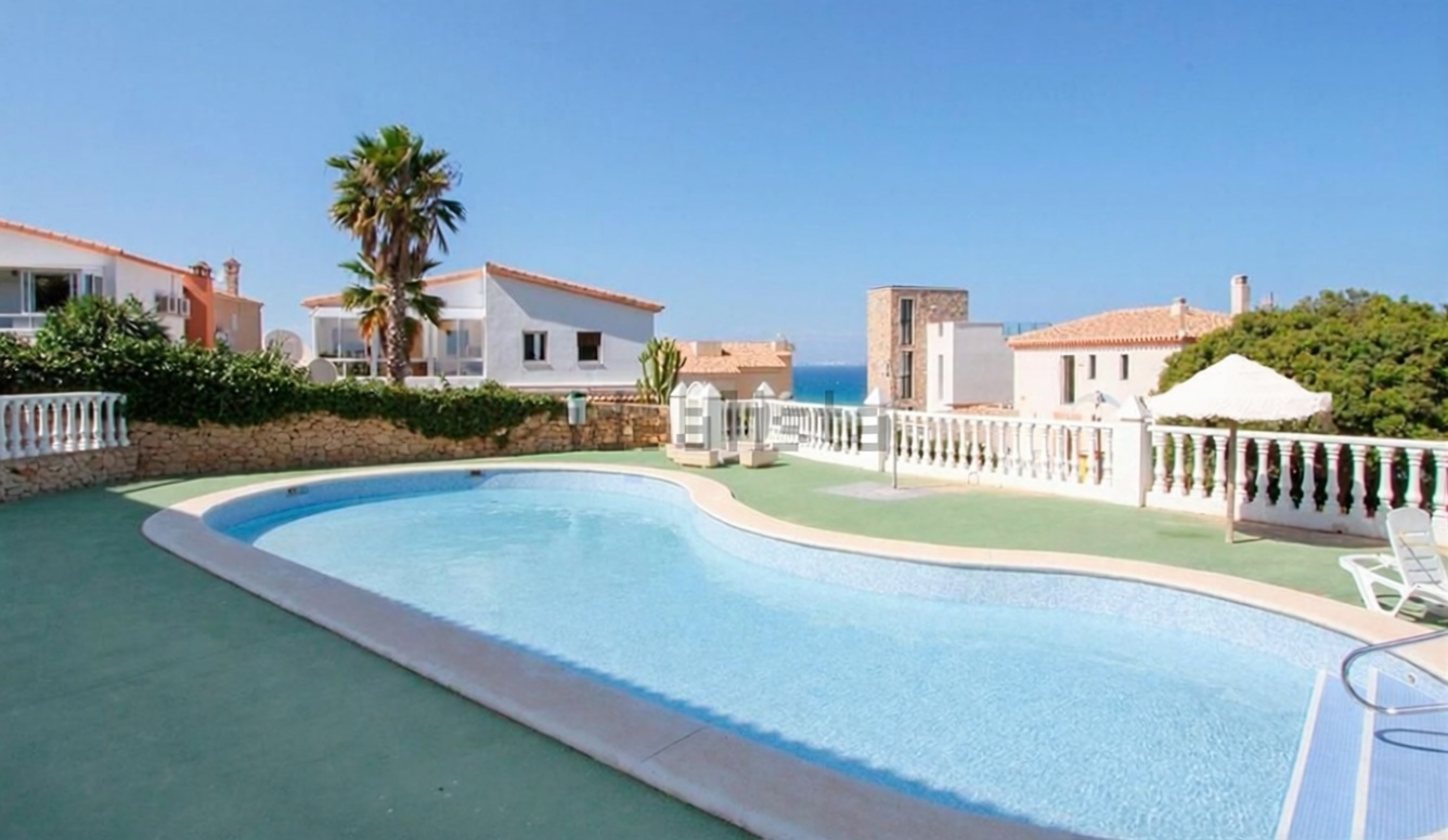 Chalet avec accès direct à la plage à Orio — Piscine