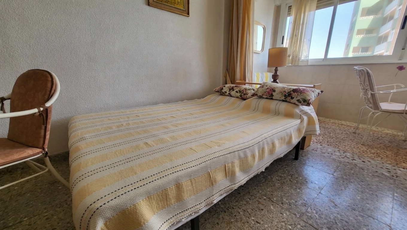 Ático en primera línea de mar en Elche — Dormitorio