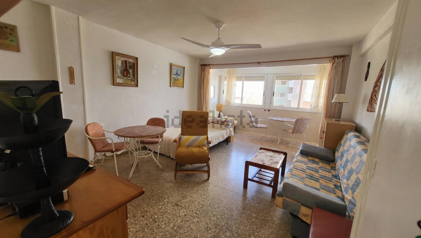 Ático en primera línea de mar en Elche — Salón
