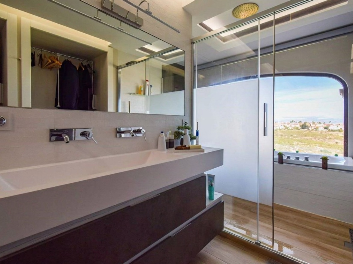 Chalet con acceso directo a playa en Orio — Baño