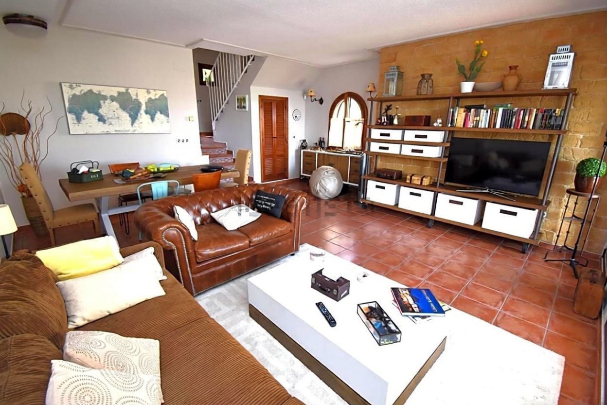 Chalet con acceso directo a playa en Orio — Salón