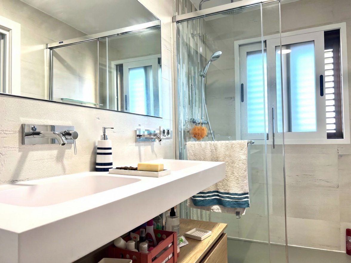 Chalet com acesso direto à praia em Alicante — Casa banho