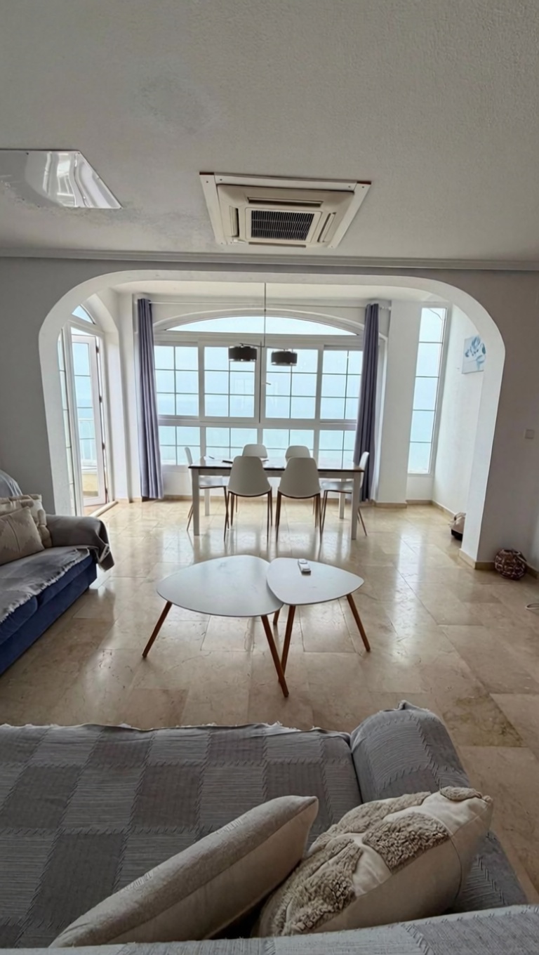 Chalet com acesso direto à praia em Alicante — Sala