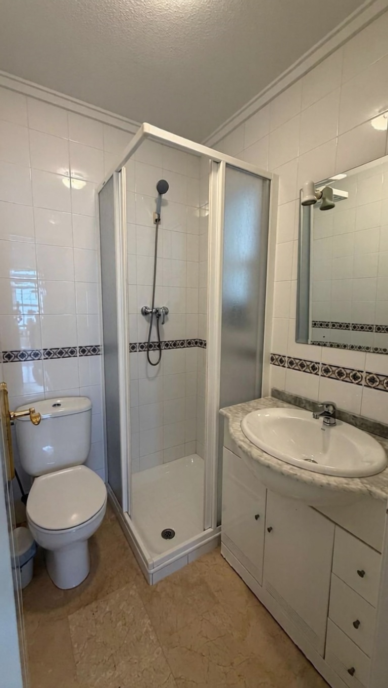 Chalet com acesso direto à praia em Alicante — Casa banho