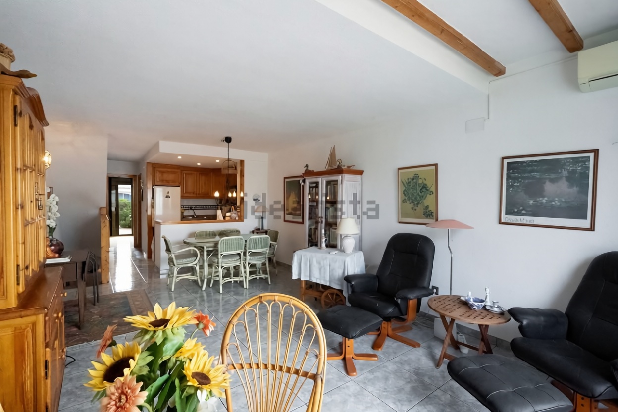 Chalet con acceso directo a playa en Orio — Salón