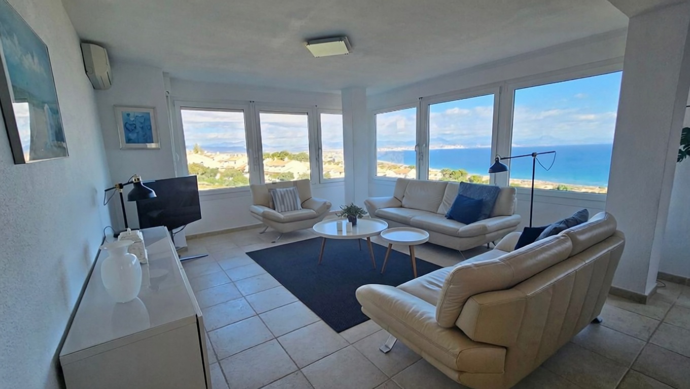 Appartement en première ligne de plage à Almonte — Séjour