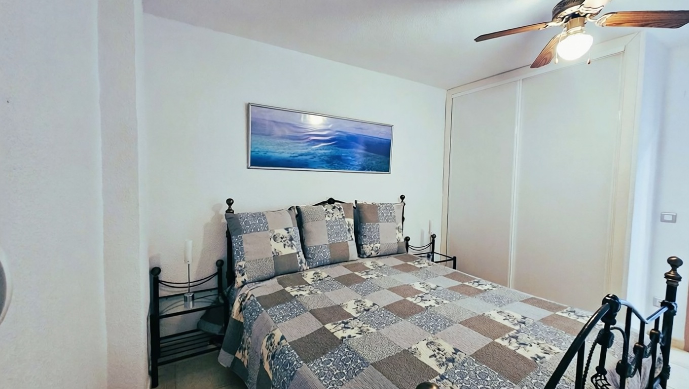 Appartement en première ligne de plage à Almonte — Chambre