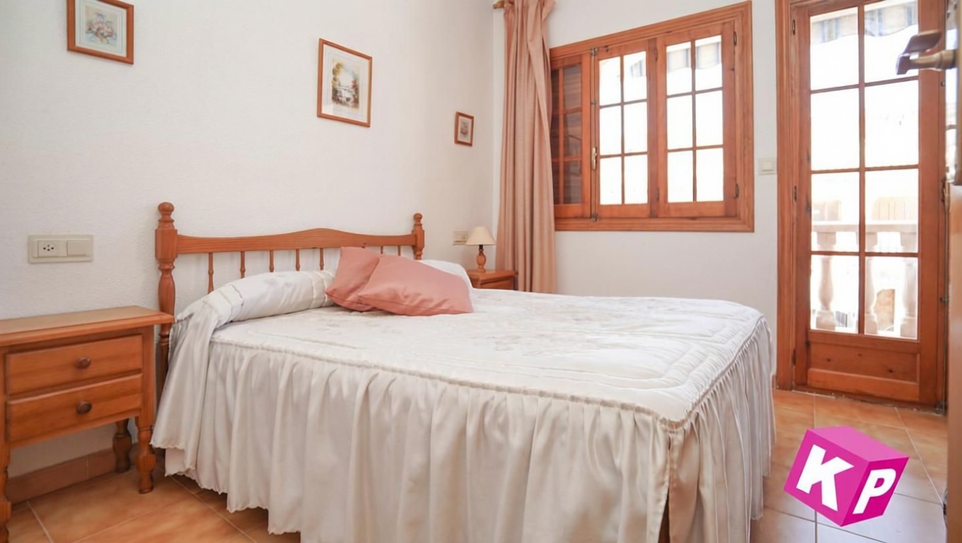 Chalet with direct beach access in Santa Pola — Bedroom