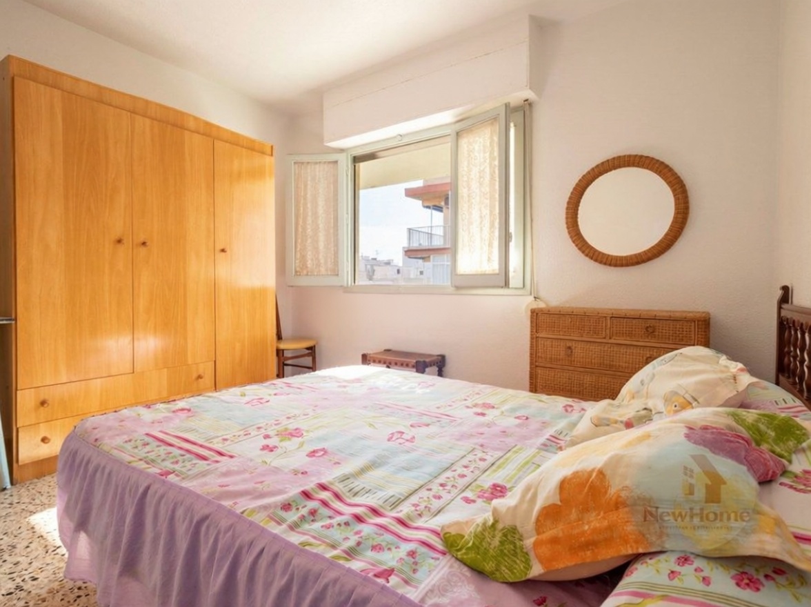 Piso en primera línea de playa en Santa Pola — Dormitorio