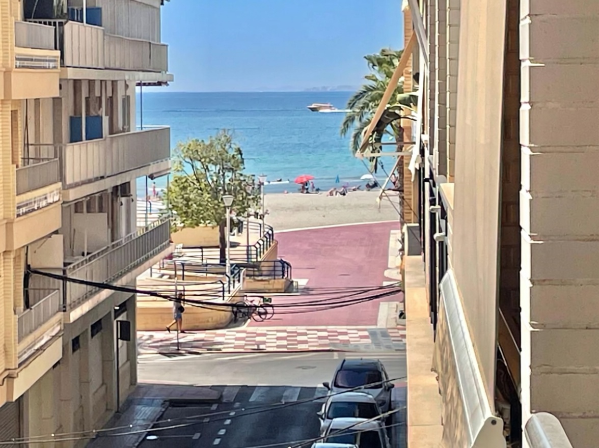 Beachfront flat in Santa Pola — Sea view