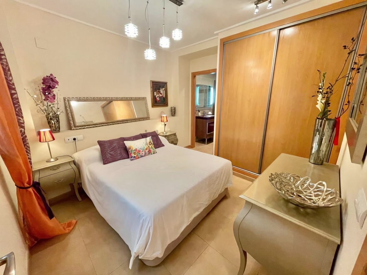 Beachfront flat in Santa Pola — Bedroom