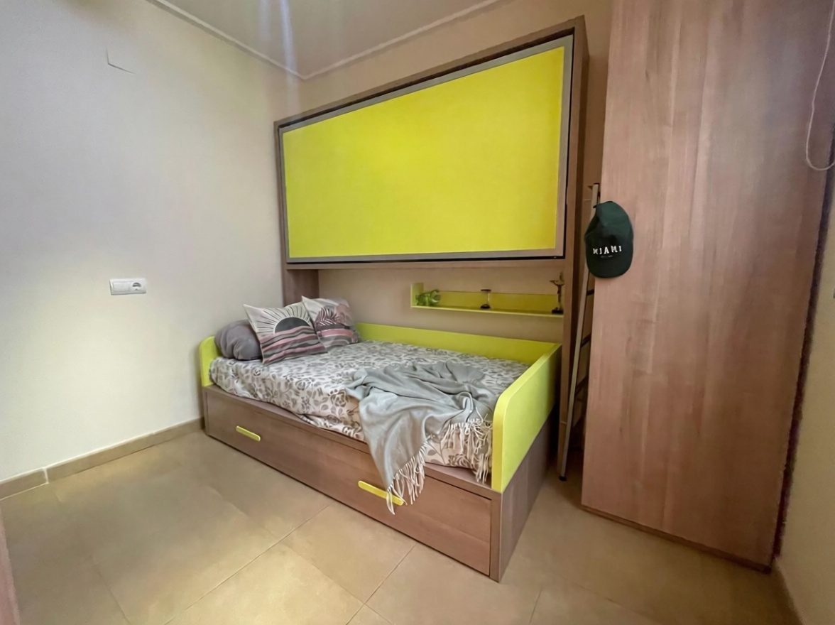 Beachfront flat in Santa Pola — Bedroom