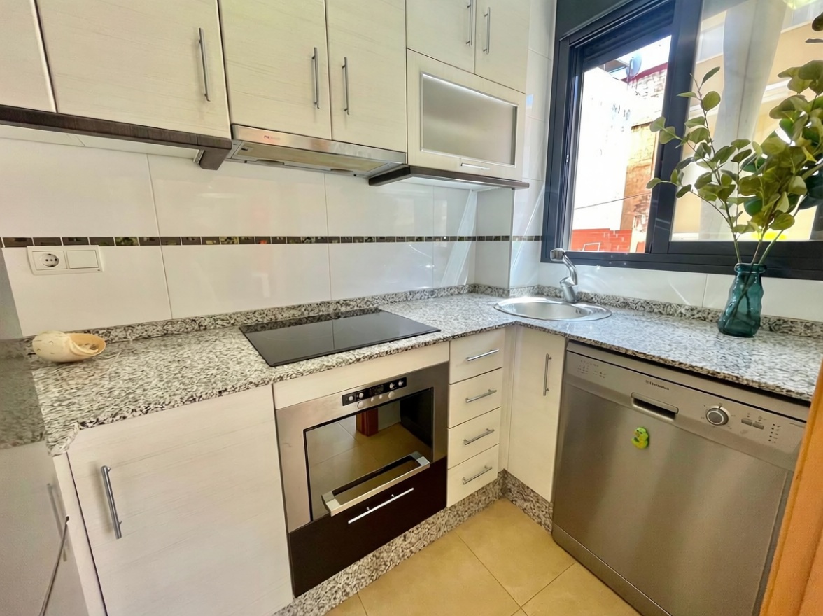 Beachfront flat in Santa Pola — Kitchen