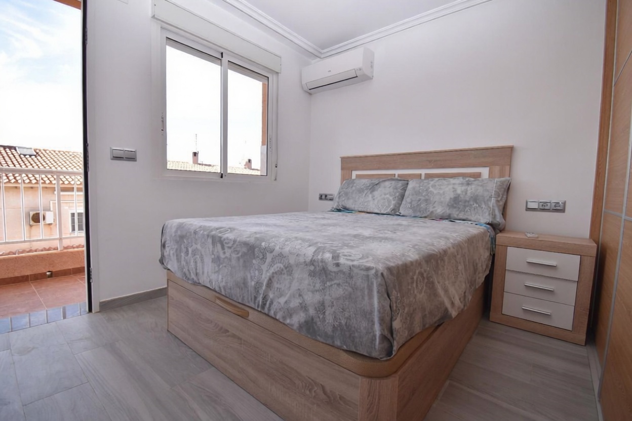 Beachfront flat in Santa Pola — Bedroom