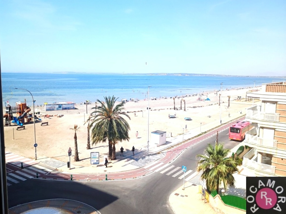 Beachfront flat in Santa Pola — Sea view