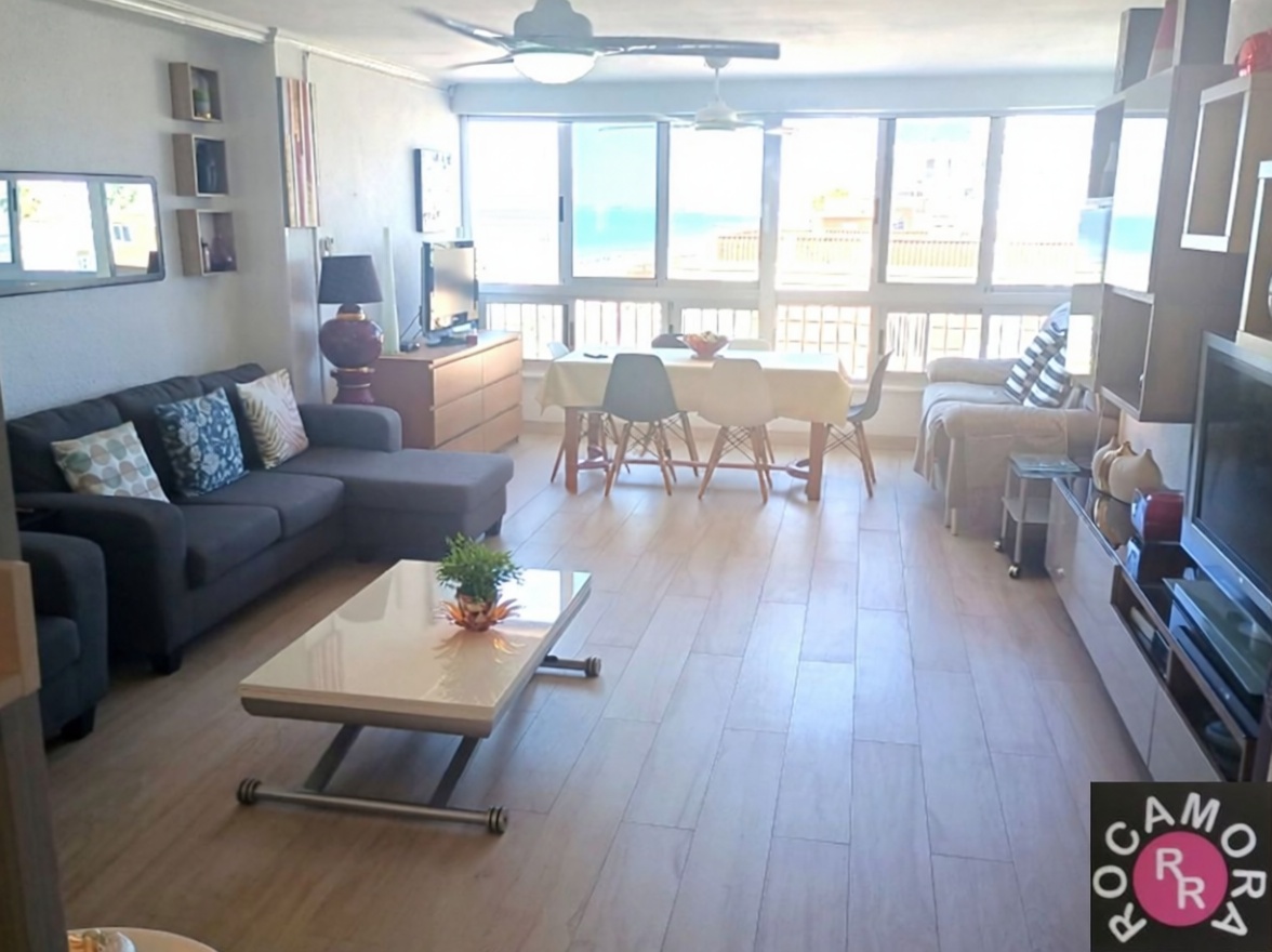 Beachfront flat in Santa Pola — Living room