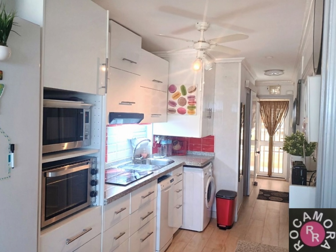 Beachfront flat in Santa Pola — Kitchen