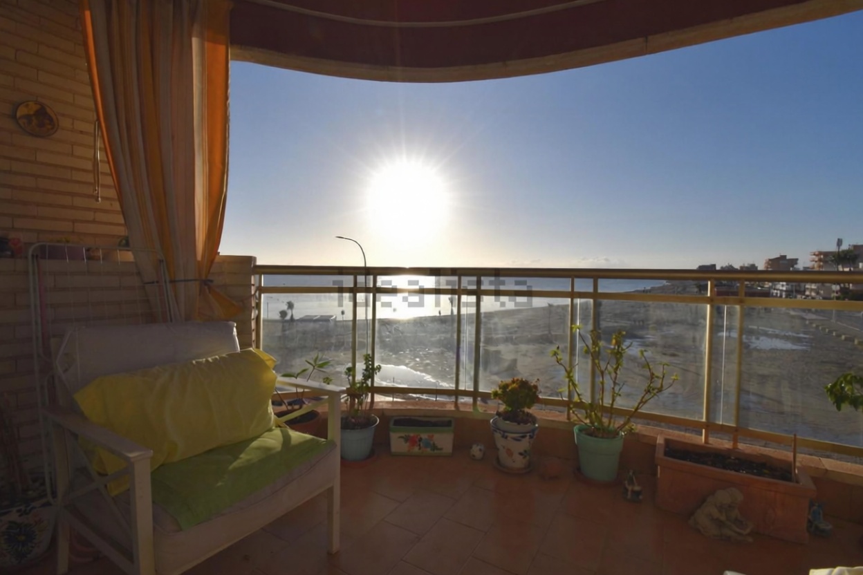 Wohnung in erste Strandlinie in Santa Pola — Meerterrasse
