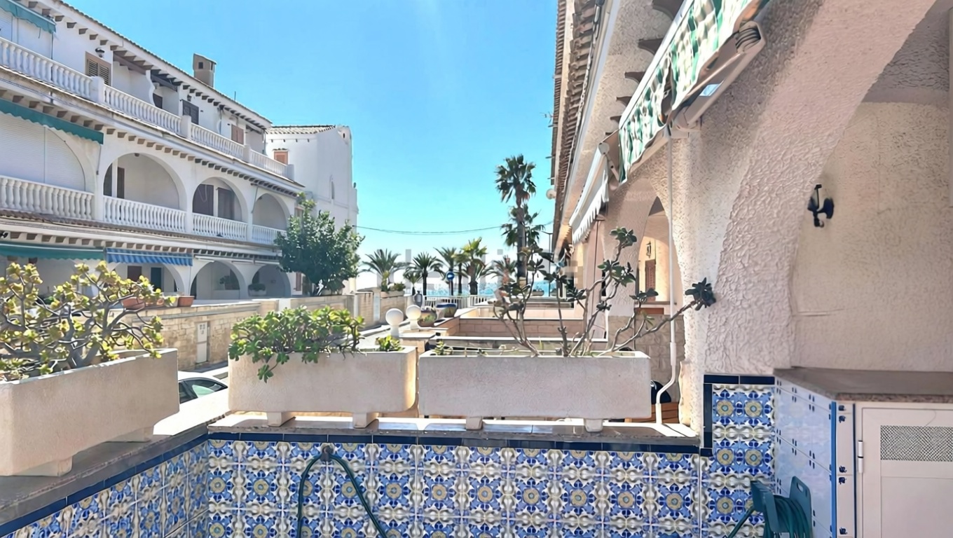 Chalet mit direkter Strandzugang in Santa Pola — Meerterrasse