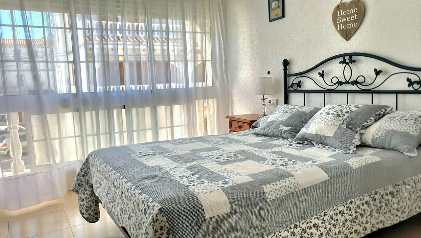 Chalet mit direkter Strandzugang in Santa Pola — Bad