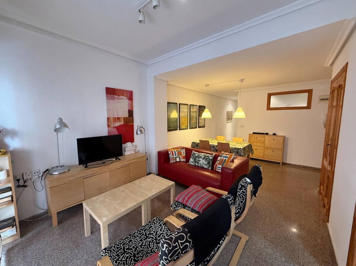 Piso en primera línea de playa en Santa Pola — Salón