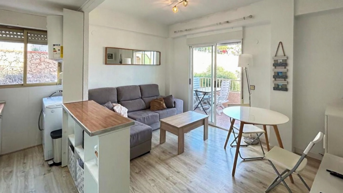 Wohnung in erste Strandlinie in Santa Pola — Wohnzimmer