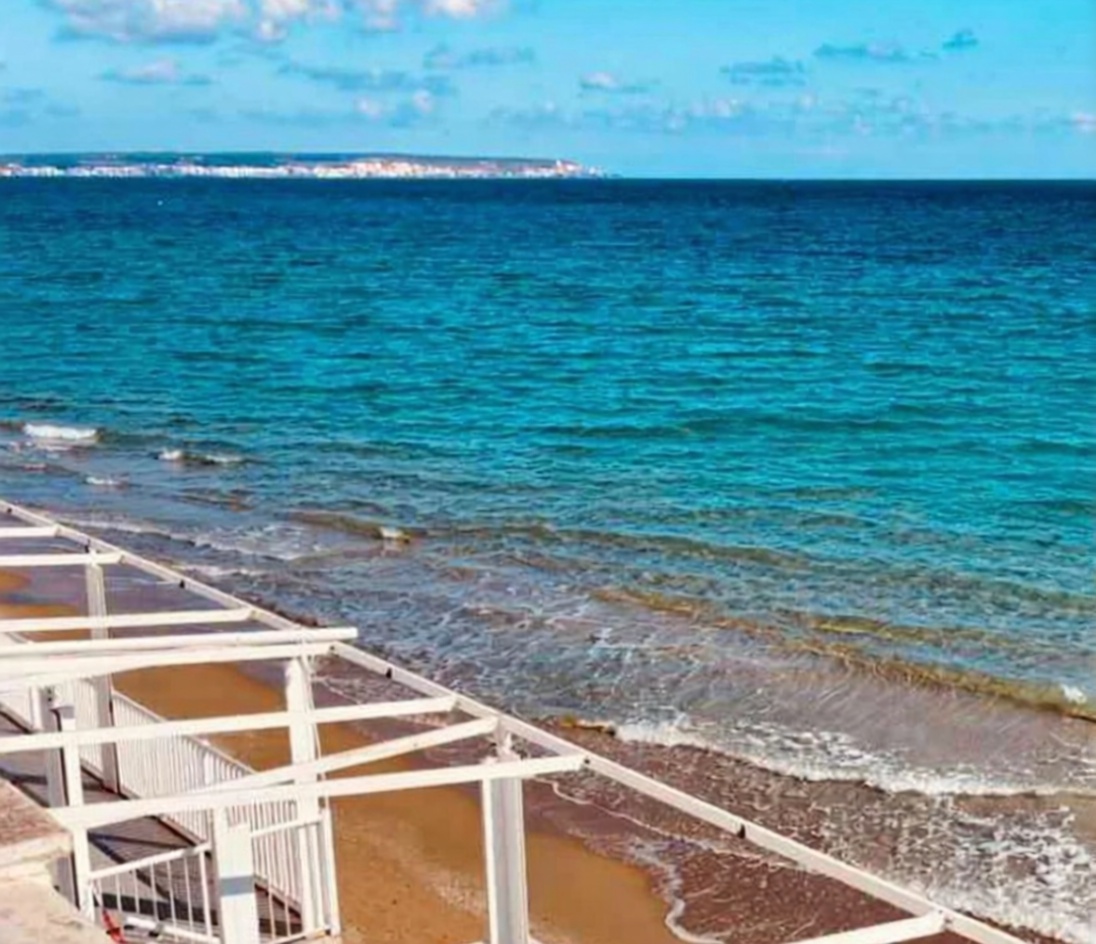 Wohnung in erste Strandlinie in Elche — Meerblick