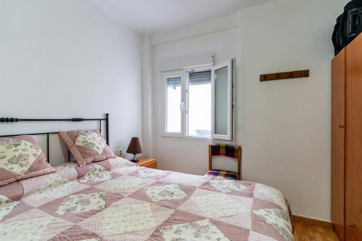 Piso en primera línea de playa en Santa Pola — Dormitorio
