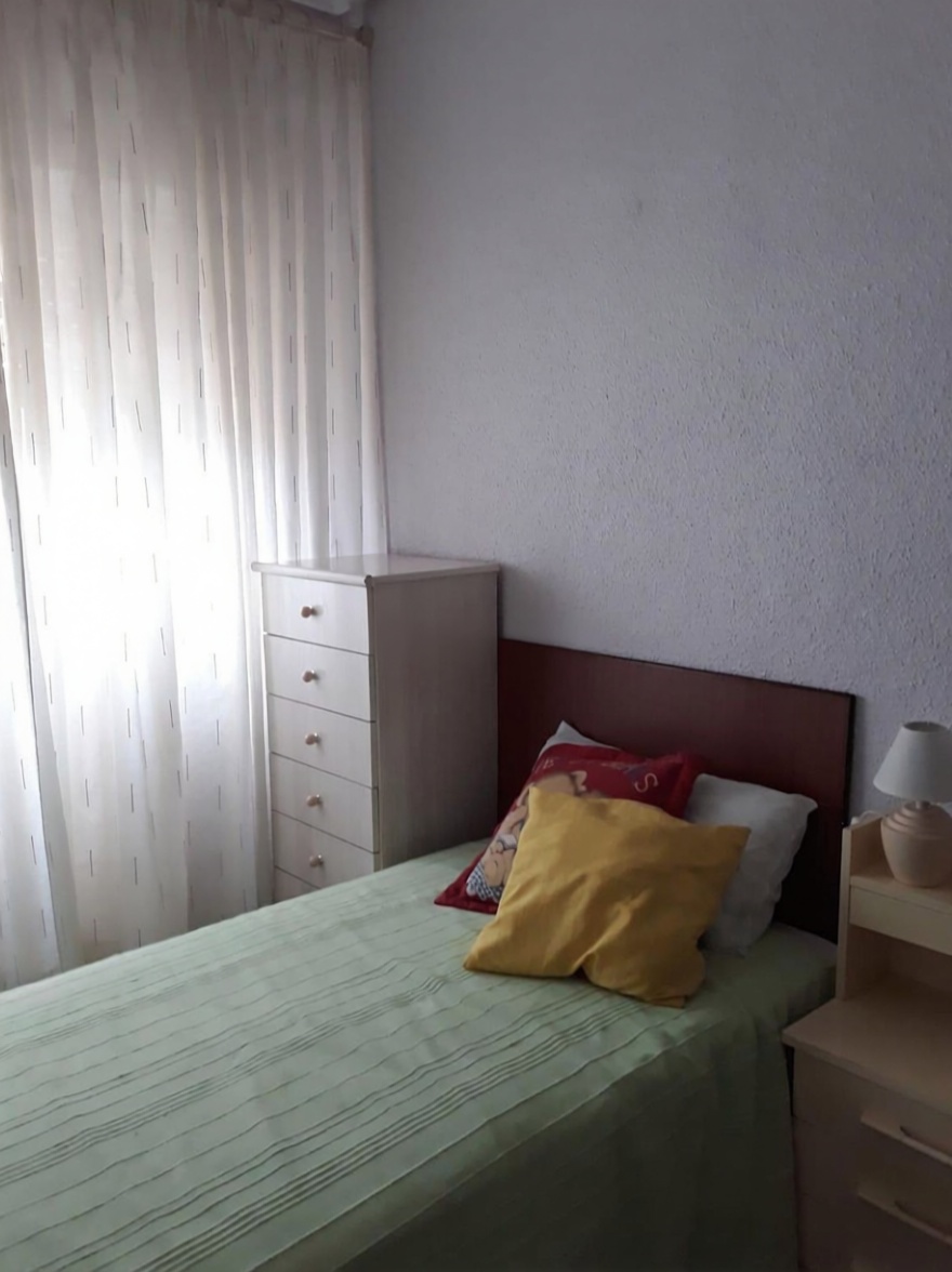 Piso en primera línea de playa en Santa Pola — Dormitorio