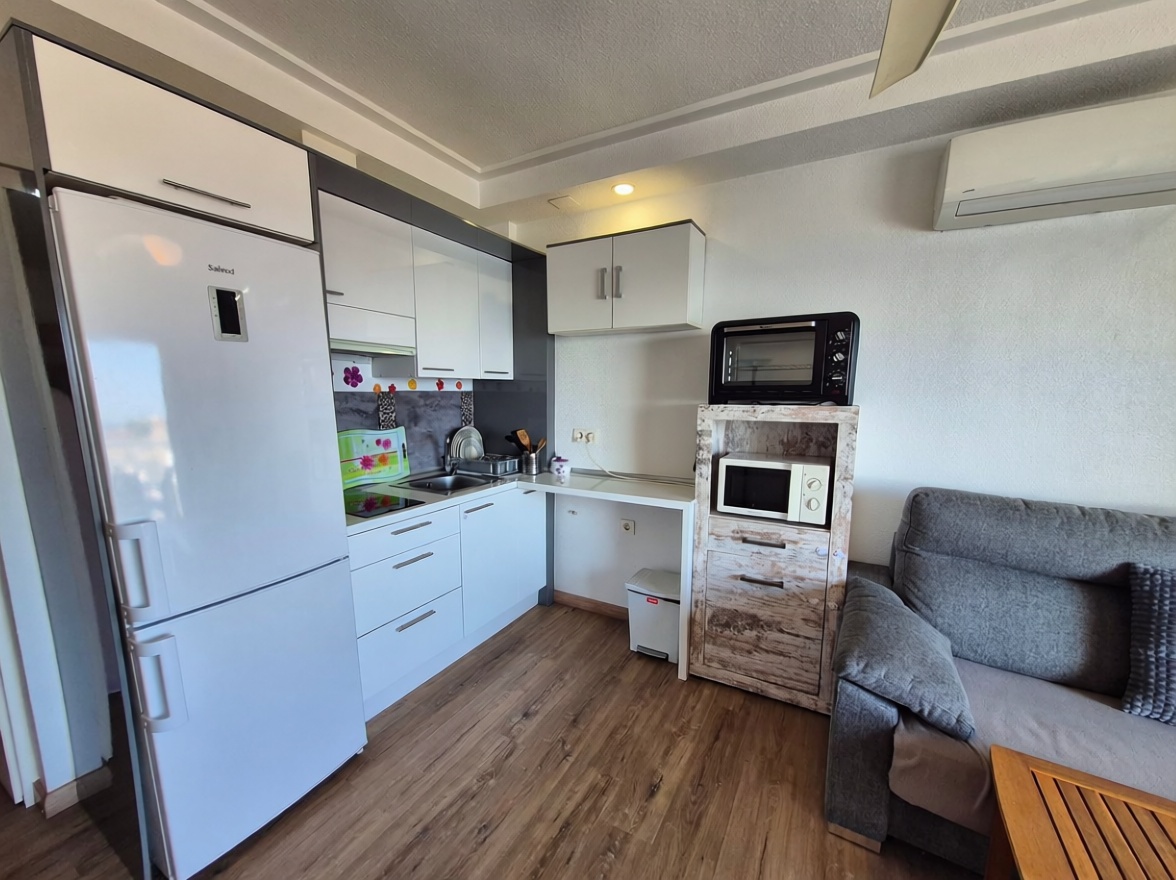 Piso en primera línea de playa en Santa Pola — Cocina