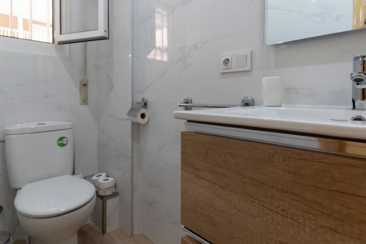 Appartement en première ligne de plage à Santa Pola — Sanitaires