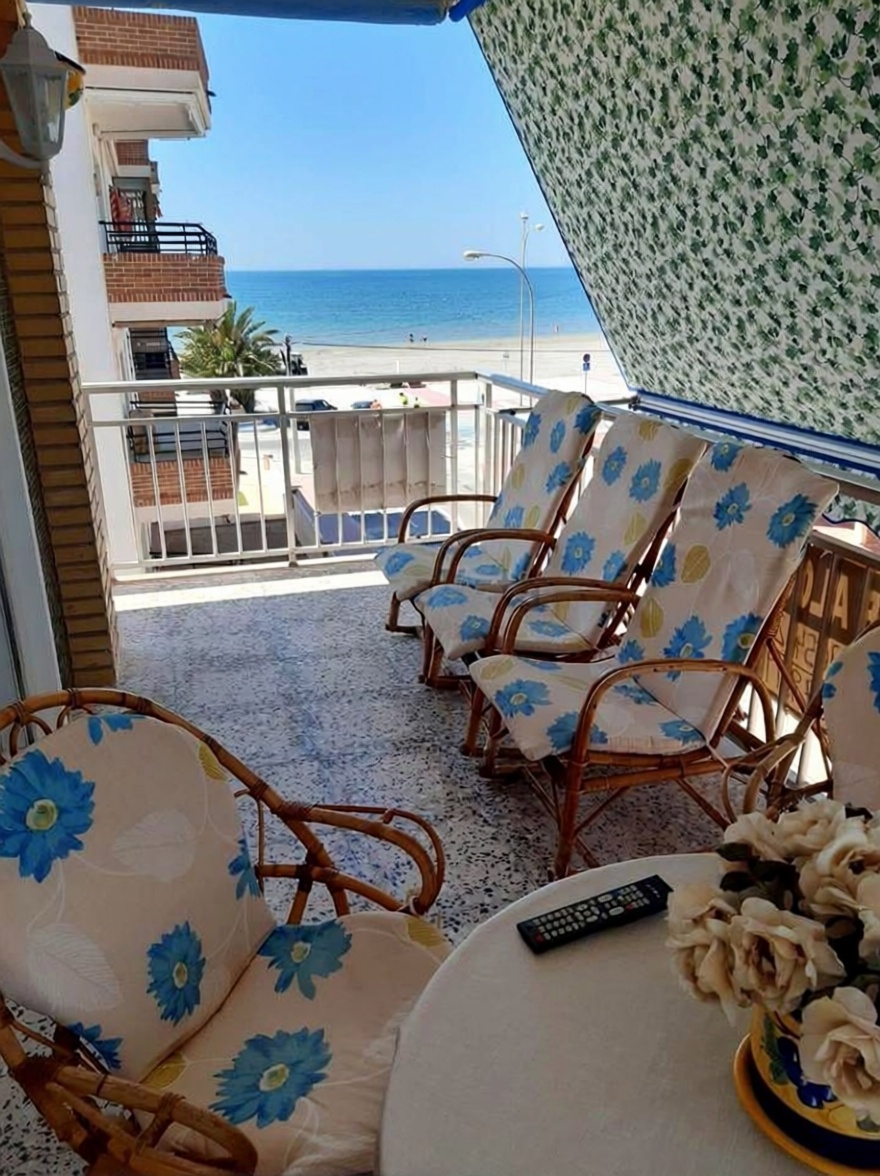 Appartement en première ligne de plage à Santa Pola — Séjour