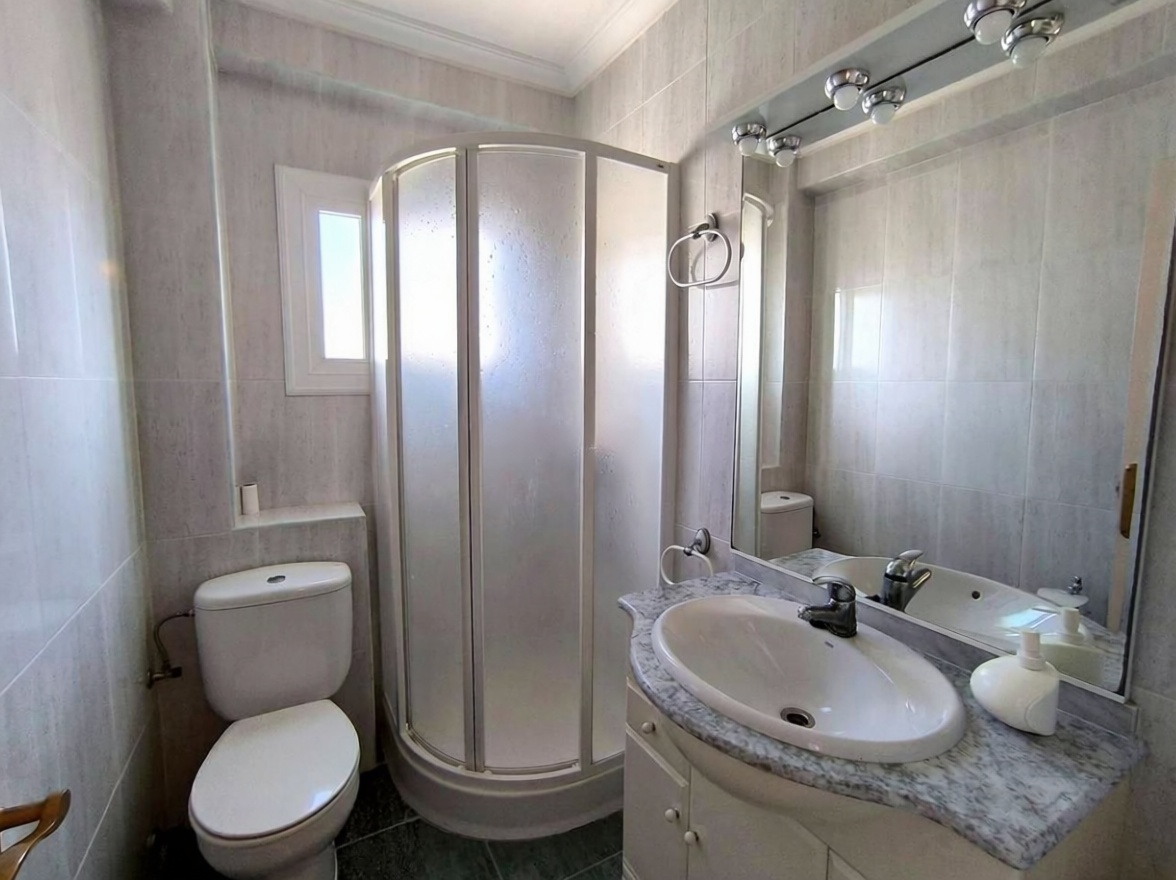 Appartement en première ligne de plage à Santa Pola — Sanitaires