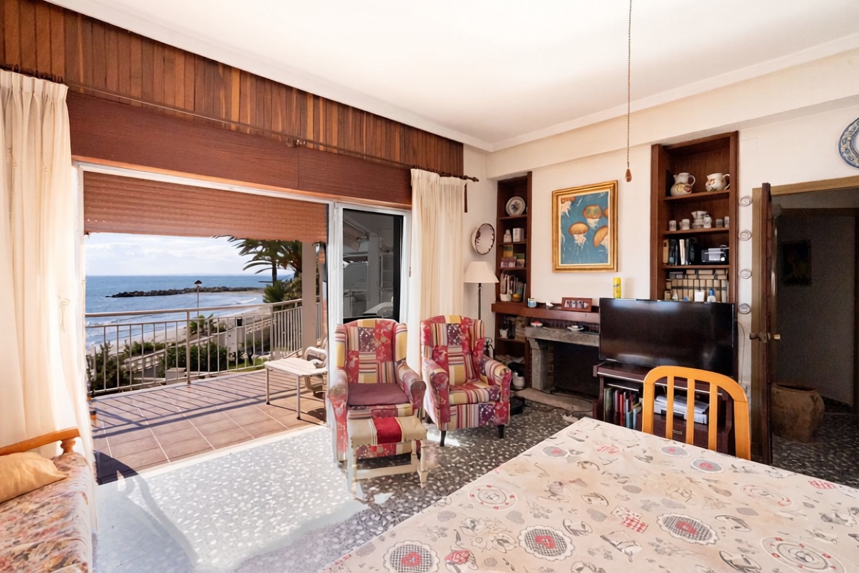 Appartement en première ligne de plage à Santa Pola — Séjour