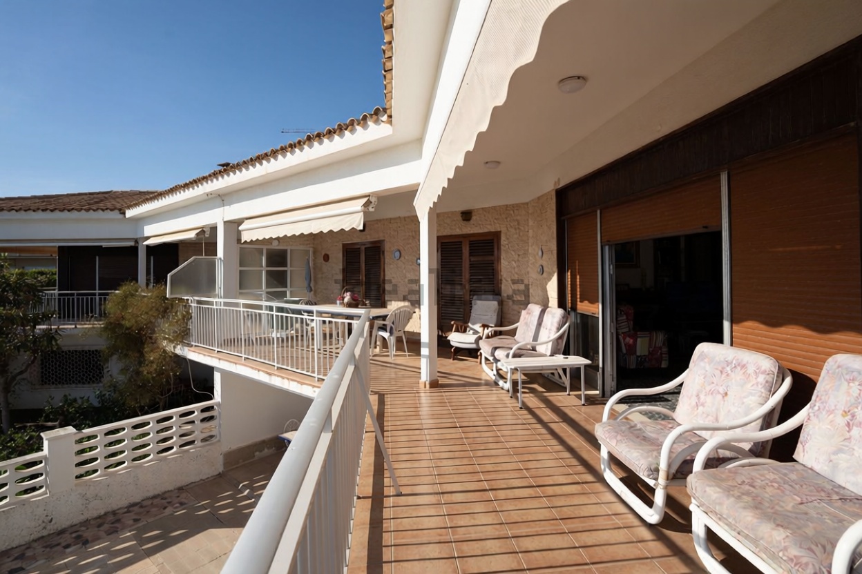 Appartement en première ligne de plage à Santa Pola — Terrasse
