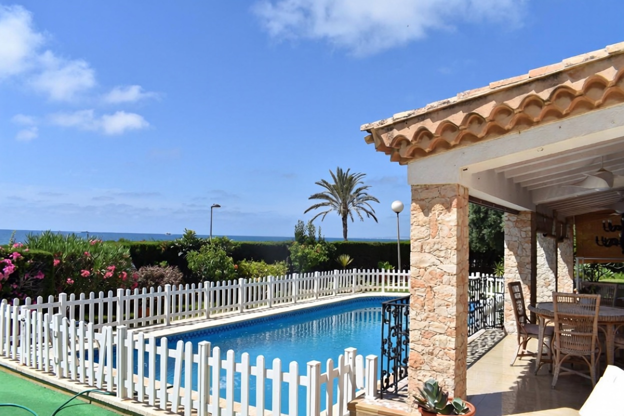 Chalet mit direkter Strandzugang in Santa Pola