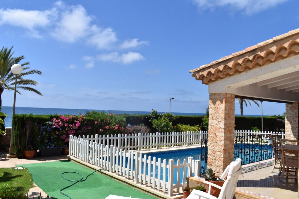 Chalet con acceso directo a playa en Santa Pola — Terraza mar